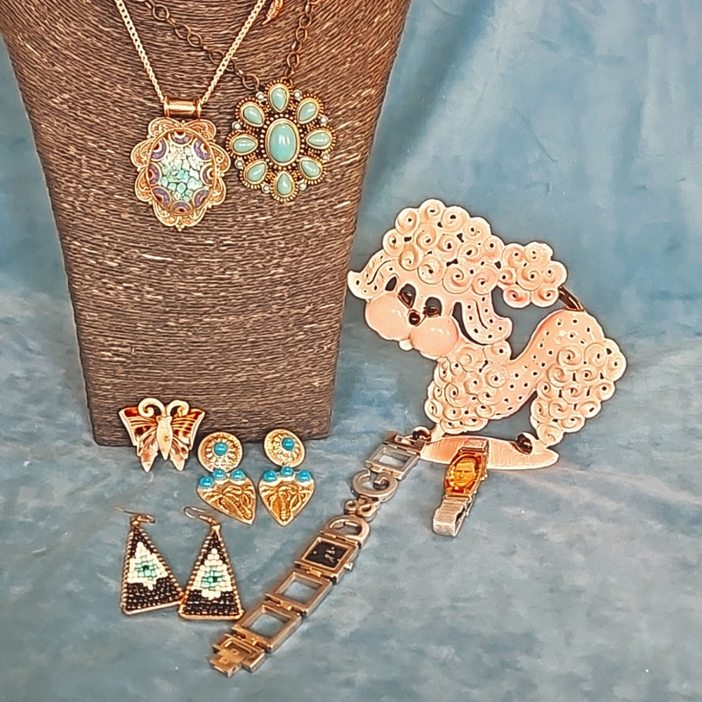 Vintage lot of 7 pieces of jewelry, Dolce & Gabbana watch